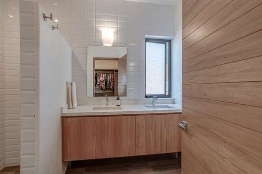 Independencia Village Condo, photograph 10