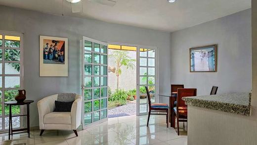 Carefree Courtyard Condo, photograph 6