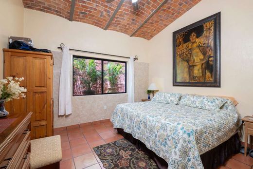 Casa Abundancia, photograph 14