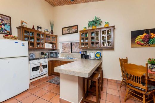 Casa Abundancia, photograph 18