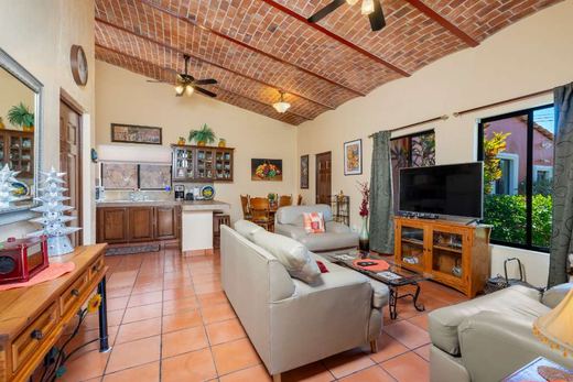 Casa Abundancia, photograph 5