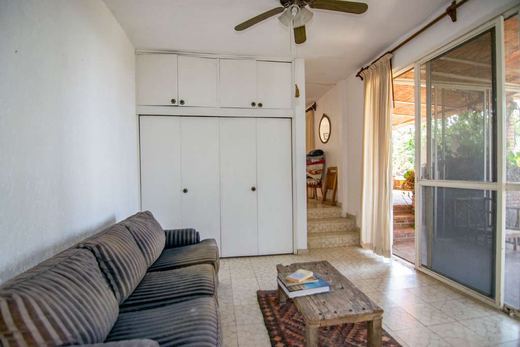 Casa Los Encinos, photograph 16