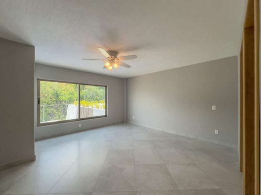 La Vista Lakeview Condo, photograph 15