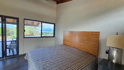 Modern Luxury, photograph 12