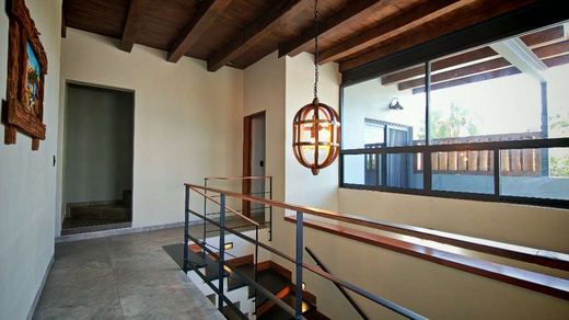 Modern Luxury, photograph 13