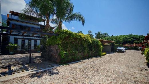 Modern Luxury, photograph 18