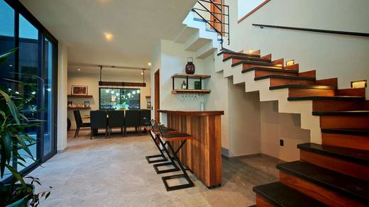 Modern Luxury, photograph 4