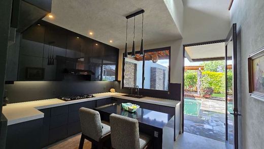 Modern Luxury, photograph 8