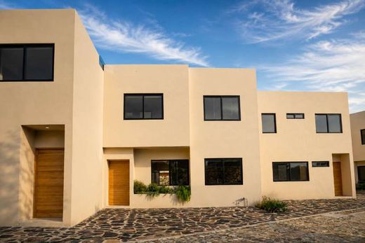 El Ensueño Lakefront Casa 12 in San Antonio Tlayacapan