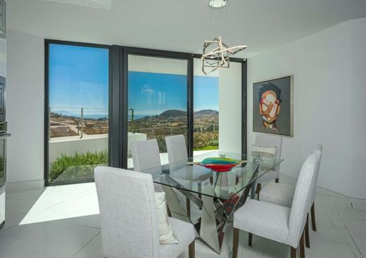 Deluxe Modern, photograph 15