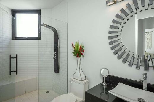 Deluxe Modern, photograph 18