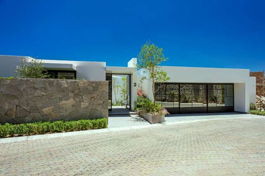Deluxe Modern, photograph 6
