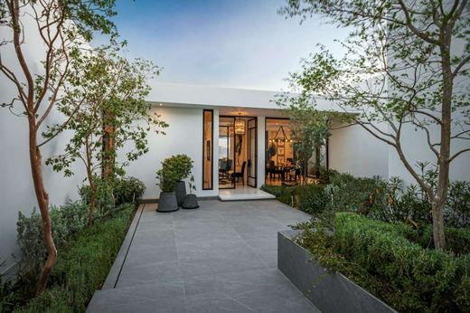 Deluxe Modern, photograph 7