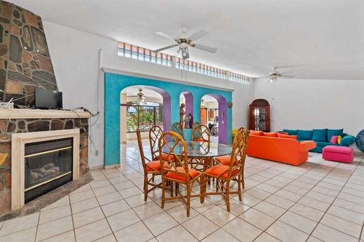 Chula Vista Fixer Upper Treasure, photograph 9