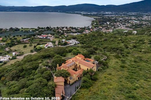 LAS Tapias -3 Acre Estate in Las Fuentes
