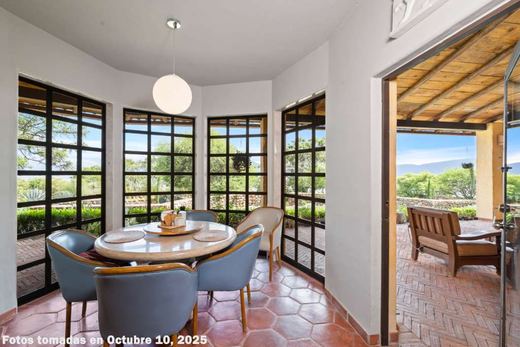 LAS Tapias -3 Acre Estate, photograph 15