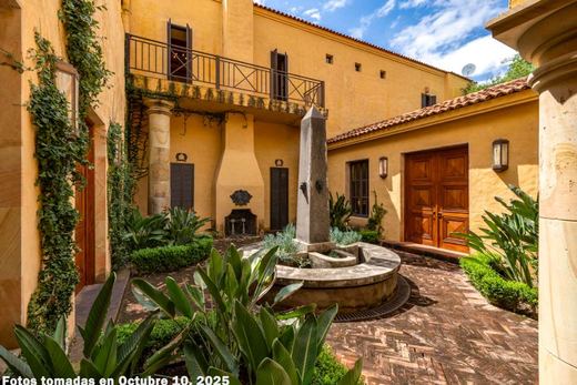 LAS Tapias -3 Acre Estate, photograph 3