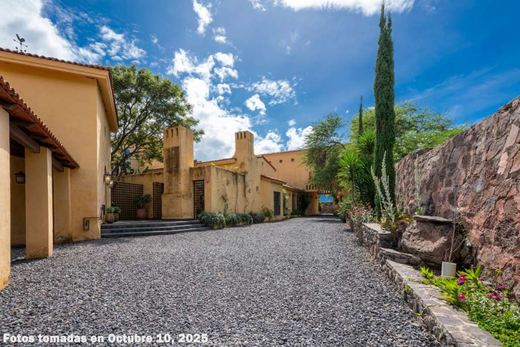 LAS Tapias -3 Acre Estate, photograph 6