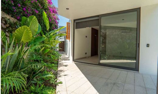 Cielo Vista Luxury Home, photograph 13