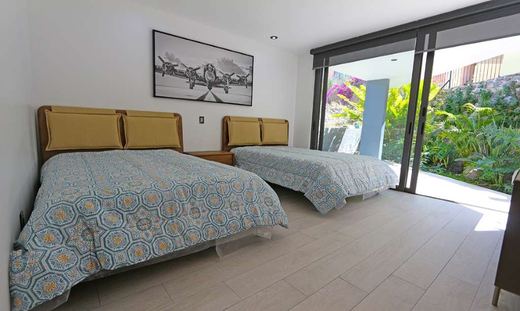 Cielo Vista Luxury Home, photograph 14