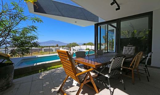 Cielo Vista Luxury Home, photograph 6