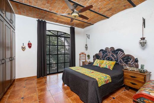 West Ajijic Retreat, photograph 10