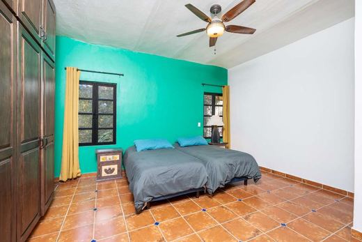 West Ajijic Retreat, photograph 12