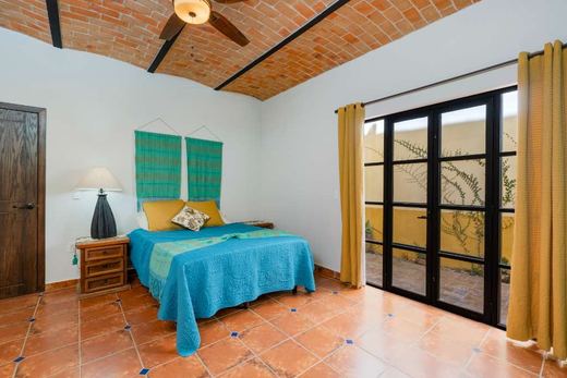 West Ajijic Retreat, photograph 16