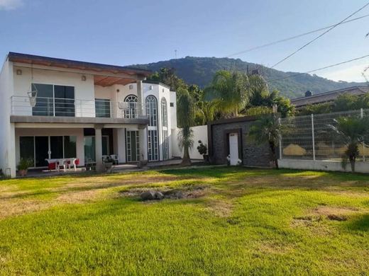 THE White House in Riberas del Pilar