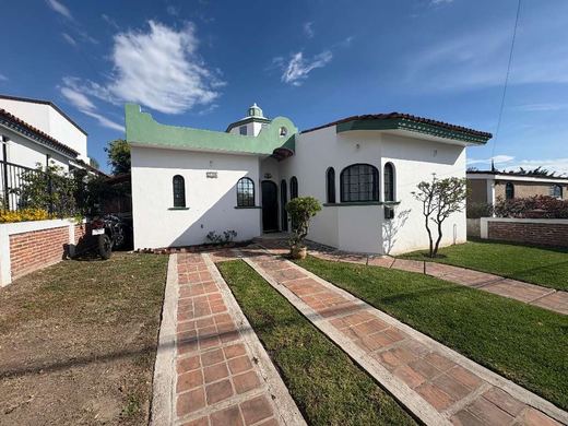 Green views in Vista del Lago
