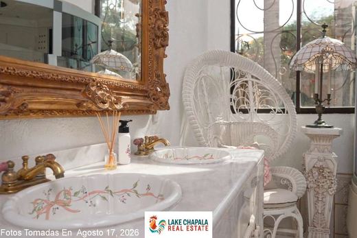 Heavenly Hacienda -Serene Lakeview, photograph 10