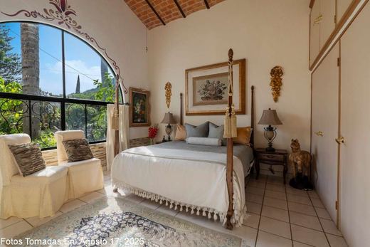 Heavenly Hacienda -Serene Lakeview, photograph 14