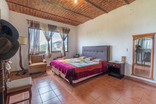 Las Aguilillas -Two Homes, photograph 13