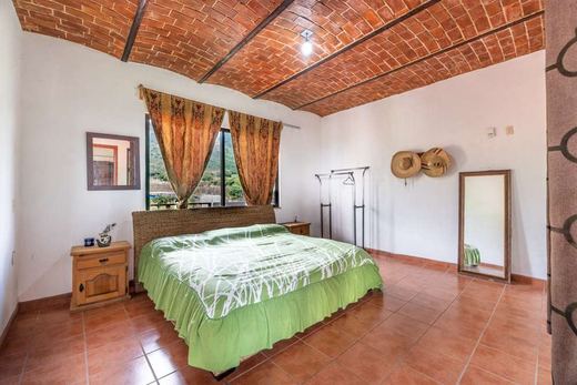 Las Aguilillas -Two Homes, photograph 14