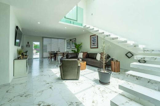 Las Aguilillas -Two Homes, photograph 6