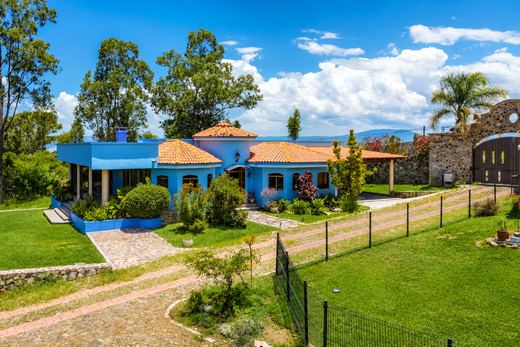 Hacienda Horizons in Hacienda La Labor