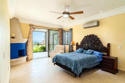Hacienda Horizons, photograph 9