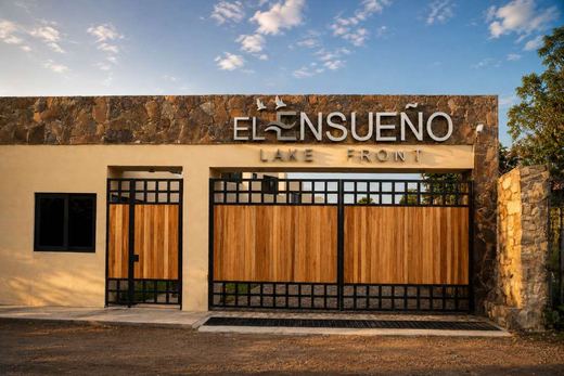 El Ensueño Lakefront Casa 11, photograph 2