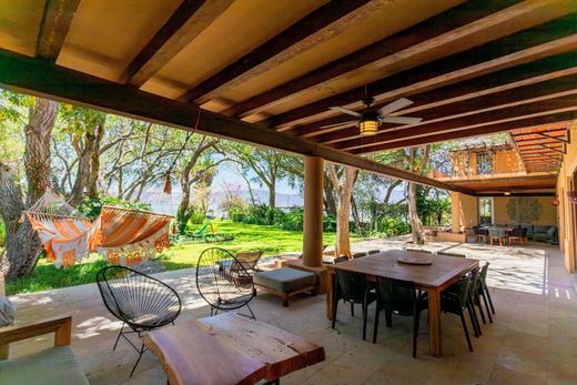 Lakefront Retreat, photograph 15