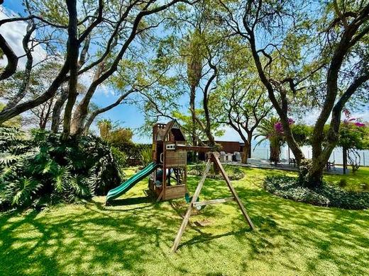 Lakefront Retreat, photograph 8