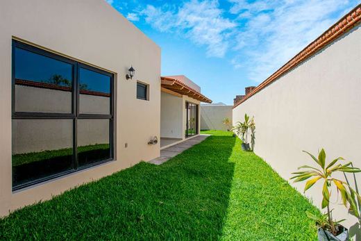 Los Angeles House, photograph 13