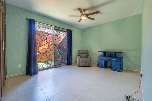 Casa Raymer, photograph 14