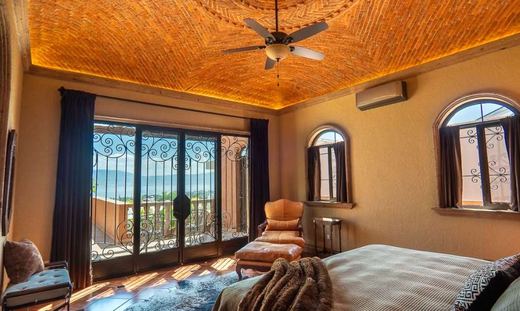 Tuscan Lakeview Villa, photograph 12