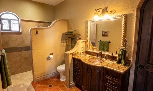 Tuscan Lakeview Villa, photograph 14