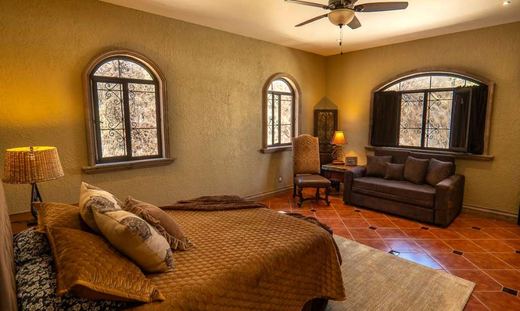 Tuscan Lakeview Villa, photograph 15