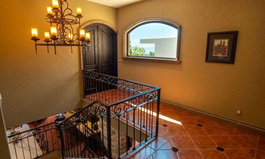Tuscan Lakeview Villa, photograph 16
