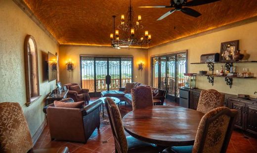 Tuscan Lakeview Villa, photograph 17