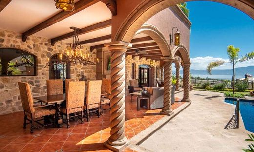 Tuscan Lakeview Villa, photograph 2