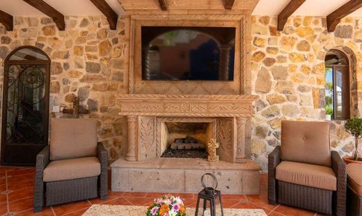 Tuscan Lakeview Villa, photograph 4