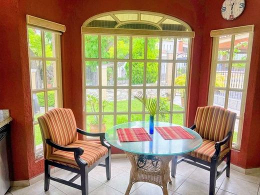 Sunlight Home, photograph 5
